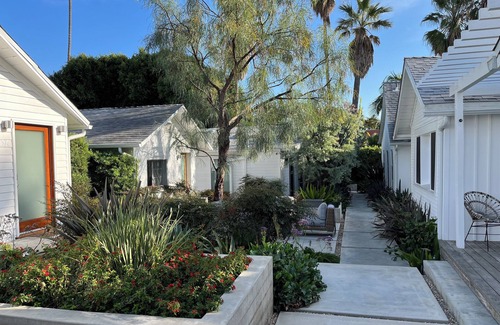 Venice House | Beautiful One-Bedroom Bungalow in Venice