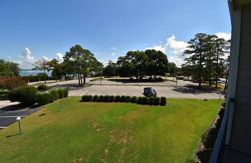 Walden on Lake Conroe Condo | Beautiful One Bedroom Waterview Condo On Lake Conroe - 208-B