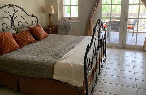 Blue Waters Villa | Beautiful One-bedroom 15 minute walk to white sandy beach