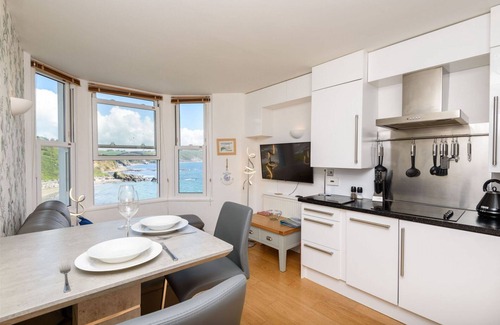 Pelynt House | Beautiful one bedroom apartment with fabulous sea views.