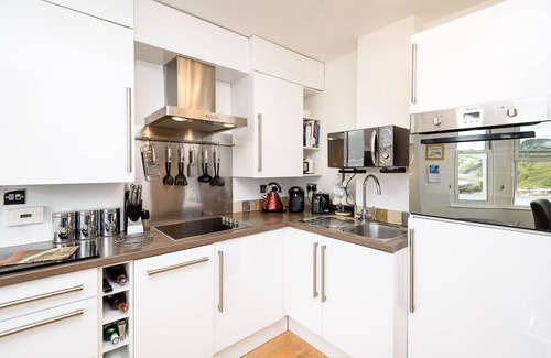 Pelynt House | Beautiful one bedroom apartment with fabulous sea views.