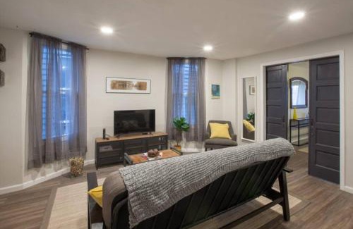 Mount Washington Apartment | Beautiful One Bedroom City Oasis