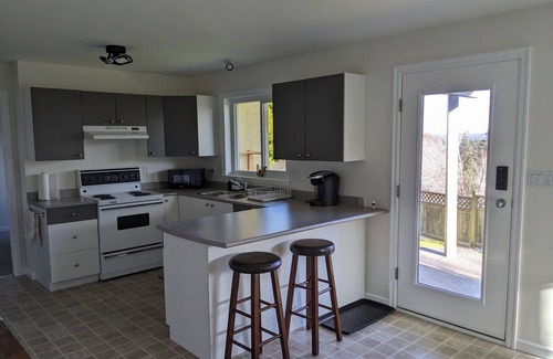 Victoria House | Beautiful one bedroom suite close to biking trail and 5 mins drive to a lake.