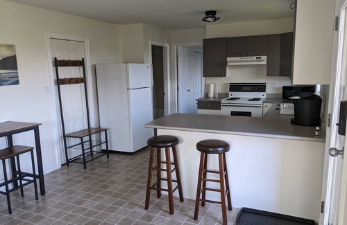 Victoria House | Beautiful one bedroom suite close to biking trail and 5 mins drive to a lake.