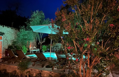 Savignac-de-Duras Cottage | Beautiful one bedroom cottage with pool.