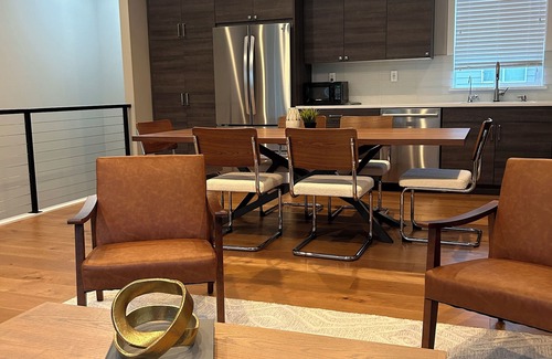 Carver House | Beautiful One Family Home - Near PDX/Waterfront