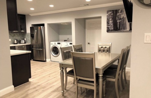 North Hollywood House | Beautiful One of a kind Home with Pool & Jacuzzi!