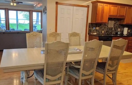 Durhamville House | Beautiful Oneida Lake Shore Home and Yard