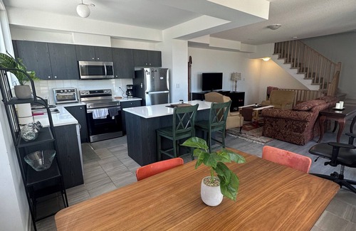 Barrie House | Beautiful Open-Concept Townhome