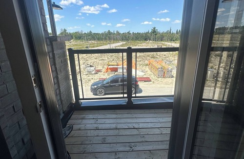 Barrie House | Beautiful Open-Concept Townhome