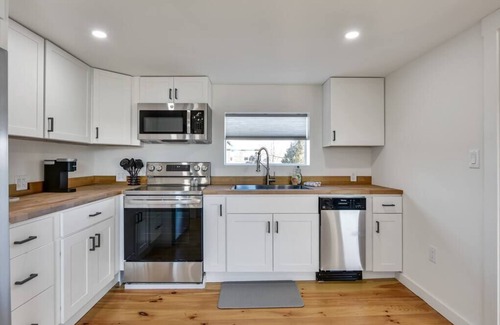 Augusta Apartment | Beautiful Open Concept 1 bedroom