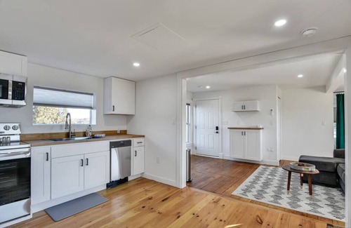 Augusta Apartment | Beautiful Open Concept 1 bedroom