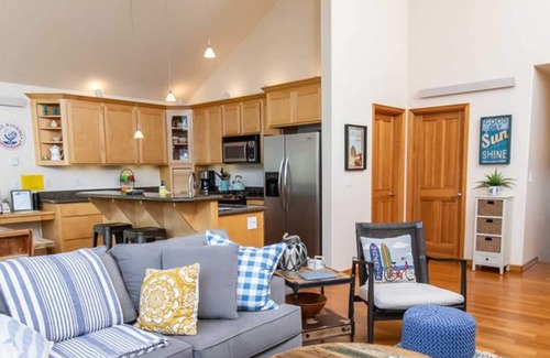 Manzanita House | Beautiful Oregon Coast, dog-friendly home blocks to the beach!