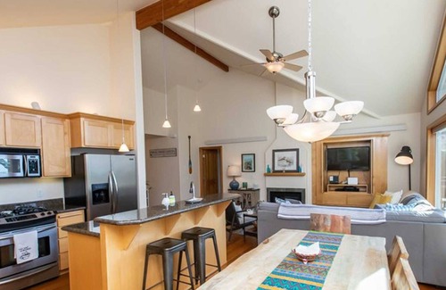 Manzanita House | Beautiful Oregon Coast, dog-friendly home blocks to the beach!