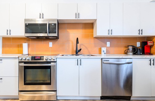 Glabar Park House | Beautiful Ottawa home in a serene environment. Walking distance to amenities