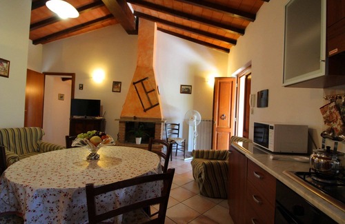 Marciano della Chiana Villa | Beautiful private villa with WIFI, private pool, TV, pets allowed and parking, close to Arezzo