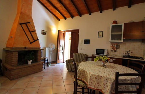 Marciano della Chiana Villa | Beautiful private villa with WIFI, private pool, TV, pets allowed and parking, close to Arezzo