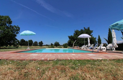 Marciano della Chiana Villa | Beautiful private villa with WIFI, private pool, TV, pets allowed and parking, close to Arezzo