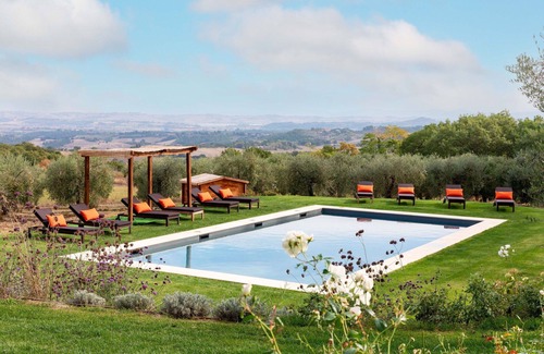 Sarteano Villa | Beautiful private villa with private pool, hot tub, WIFI, A/C, TV and patio, close to Montepulci.