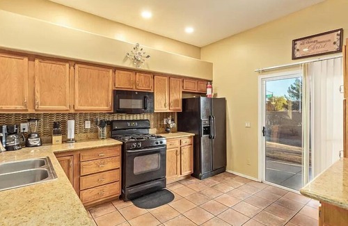 Maryvale Village House | Beautiful palace 1 mile from State Farm Stadium