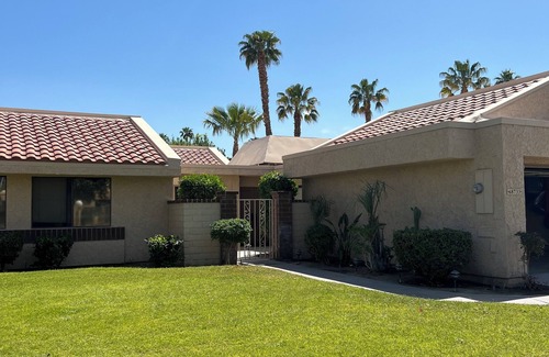 Cathedral City Condo | Beautiful Palm Springs poolside condo