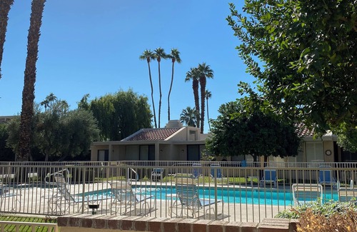 Cathedral City Condo | Beautiful Palm Springs poolside condo