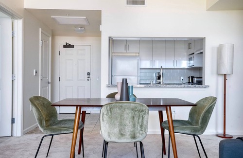 Evergreen Park Apartment | Beautiful Palo Alto 2BR w/Pool & Parking, nr Dining, by Blueground