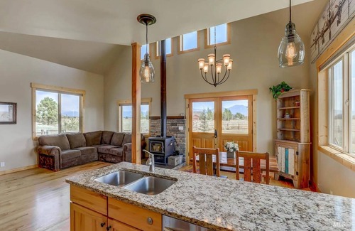 Brookdale Meadows House | Beautiful panoramic mountain views and ample parking for toys