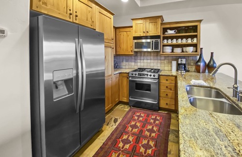 Kimball Junction House | Beautiful Park City Town Home w/Hot Tub! Gorgeous Nature Views! Drive to Lifts!