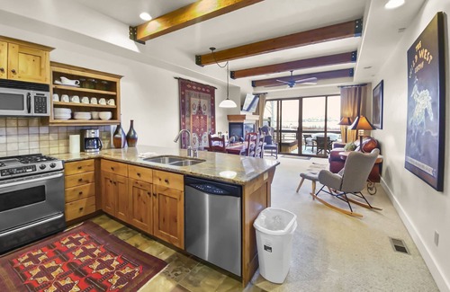 Kimball Junction House | Beautiful Park City Town Home w/Hot Tub! Gorgeous Nature Views! Drive to Lifts!