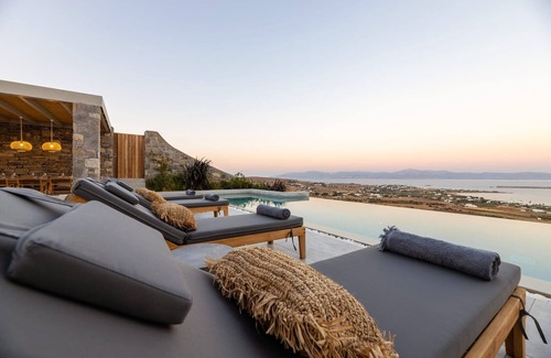 Chrissi Akti Villa | Beautiful Paros Villa | Villa Katherine | 5 Bedrooms | Access to Pool &.