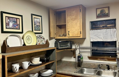 Unaka Cabin | Beautiful & peaceful cabin w deck, garden, firepit & walking trails.