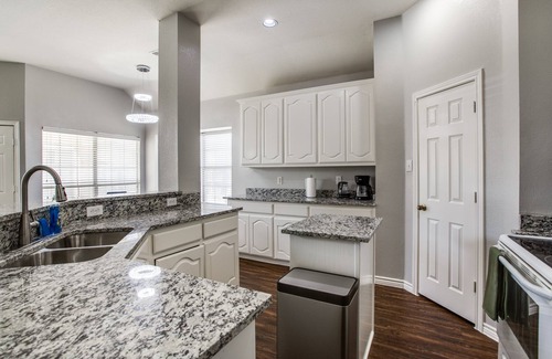 DeSoto House | Beautiful peaceful home in modern neighborhood with parks