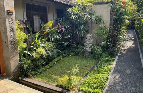 Penestanan Villa | Beautiful, Peaceful Villa/Excellent Location/Wonderful Balinese Staff