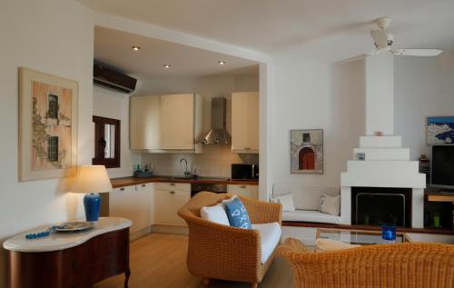 Kato Gatzea House | Beautiful Pelion Sea House