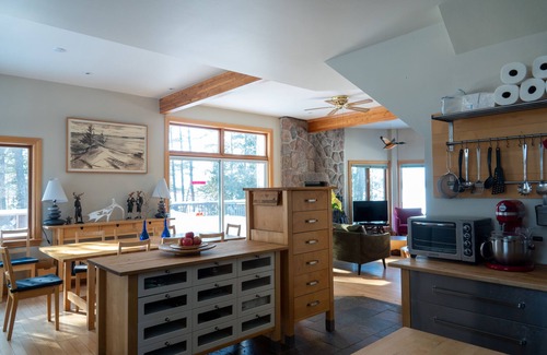 North Frontenac Cottage | Beautiful Peninsula Lodge