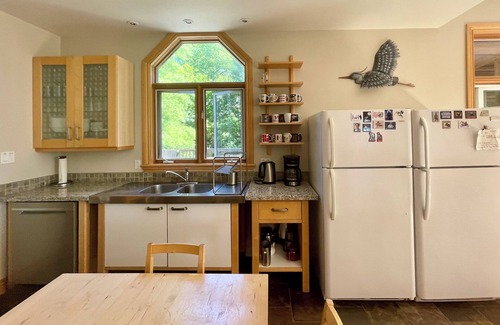 North Frontenac Cottage | Beautiful Peninsula Lodge