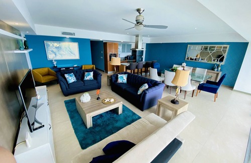 Cerritos Apartment | Beautiful Peninsula 3 Bedrooms Beachfront