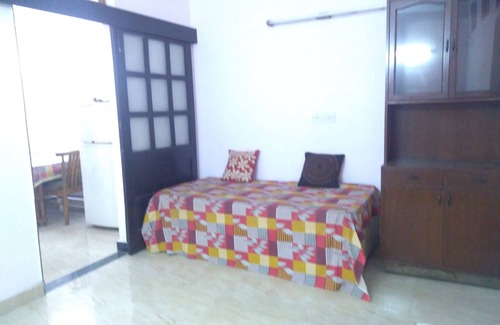 Lajpat Nagar Bed & Breakfast | Beautiful Penthouse Just 1 Min from Metro,