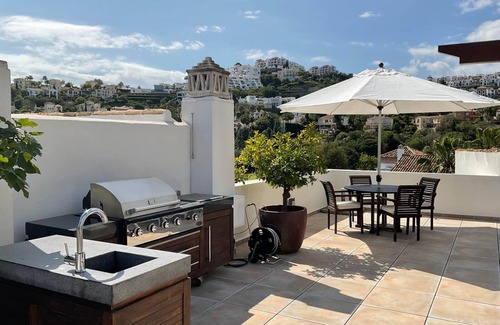 Benahavis Apartment | Beautiful penthouse near Marbella Los Arqueros Golf