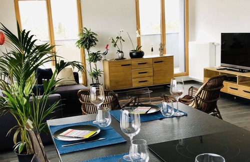 Ambilly Apartment | Beautiful Penthouse with Panoramic View
