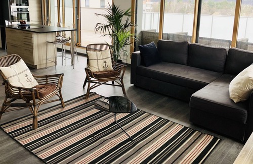 Ambilly Apartment | Beautiful Penthouse with Panoramic View