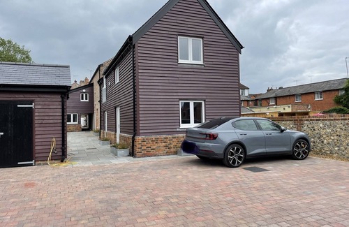 Henley-on-Thames Apartment | Beautiful period Henley 2 bed apt with gated parking for 1 car