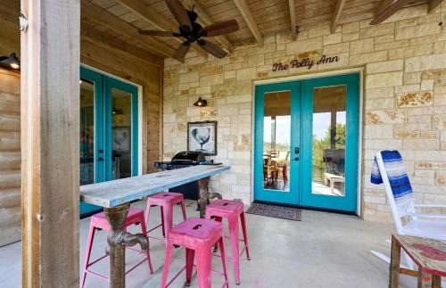 Dripping Springs House | Beautiful Pet-Friendly Cottage with Outdoor Fireplace for a Wonderful Escape in Nature near Austin, Texas