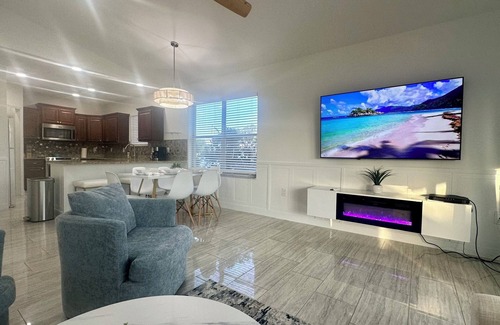 Harris House | Beautiful Pet friendly 4BR Property W/Large fenced Backyard Centrally Located