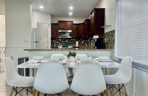 Harris House | Beautiful Pet friendly 4BR Property W/Large fenced Backyard Centrally Located