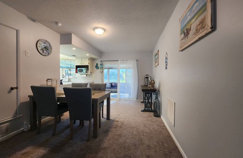 North Port Cottage | Beautiful, Pet friendly home on canal. Great for fishing, kayaks & snowbirds