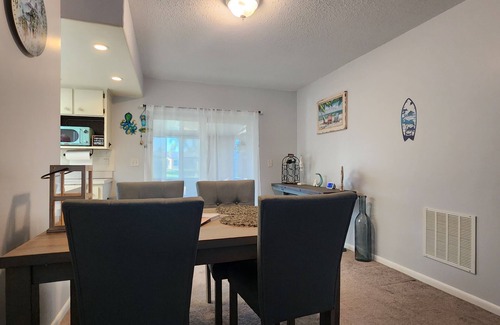 North Port Cottage | Beautiful, Pet friendly home on canal. Great for fishing, kayaks & snowbirds