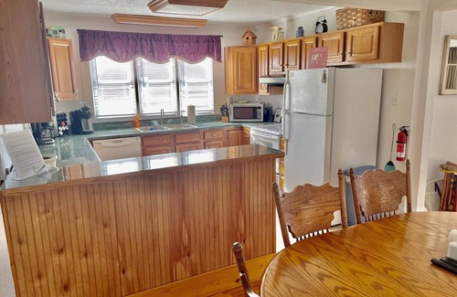 Engelhard House | Beautiful pet friendly lodge in a quaint fishing village and sleeps 16