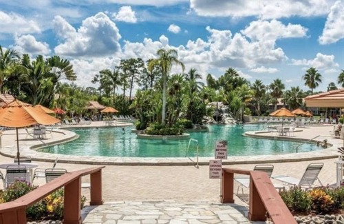 Naples Condo | Beautiful Pet Friendly Condo-close to everything! Prof. cleaned and sanitized.